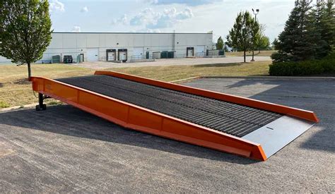PORTABLE LOADING DOCK .